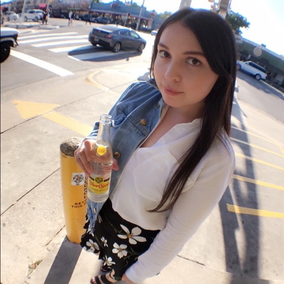 Meet your Posher, Cassandra - Picture 3 of 3